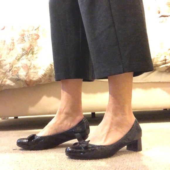 Prada pump - navy and black patent leather - Picture 2 of 5